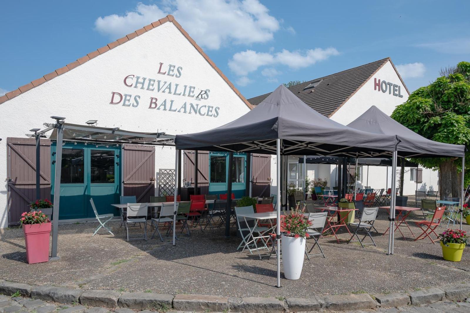 Отель Les Chevaliers Des Balances Saint-Aubin  Экстерьер фото